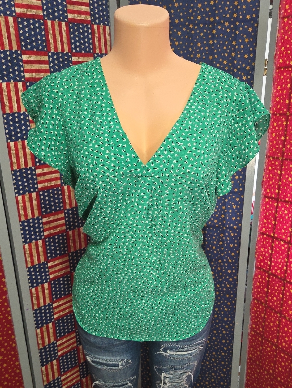 Adrianna Papell Green V-Neck Flutter Sleeve Blouse